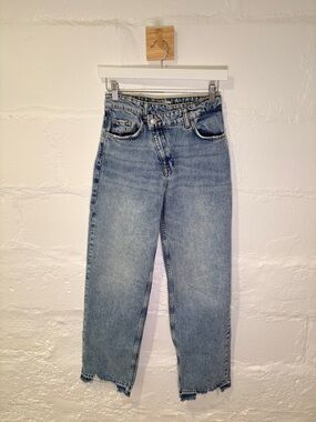 Zara Crossover waist Women’s Straight-Leg Jeans - Light Blue Wash